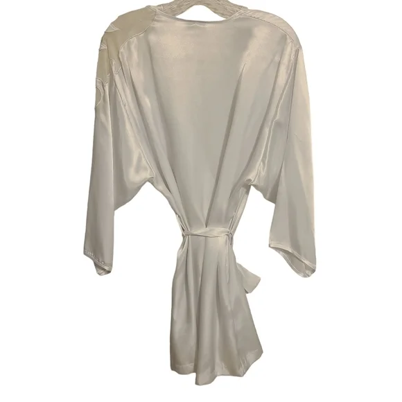 Josie by NatoriWomen's Vintage White Belted Long Sleeve Robe (Size Large)